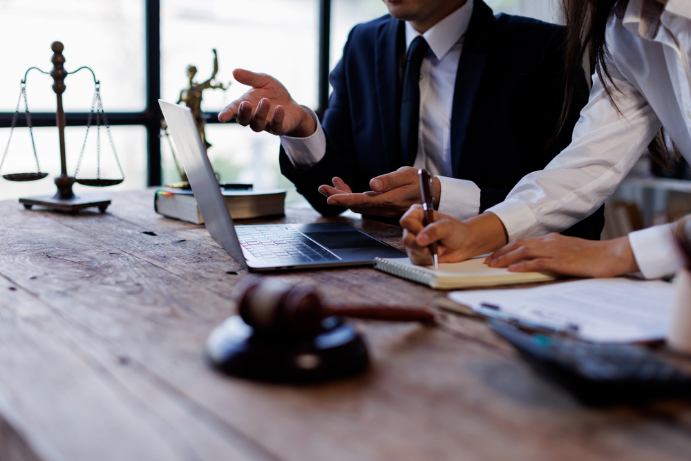 When to Consult a Lawyer for a Truck Accident