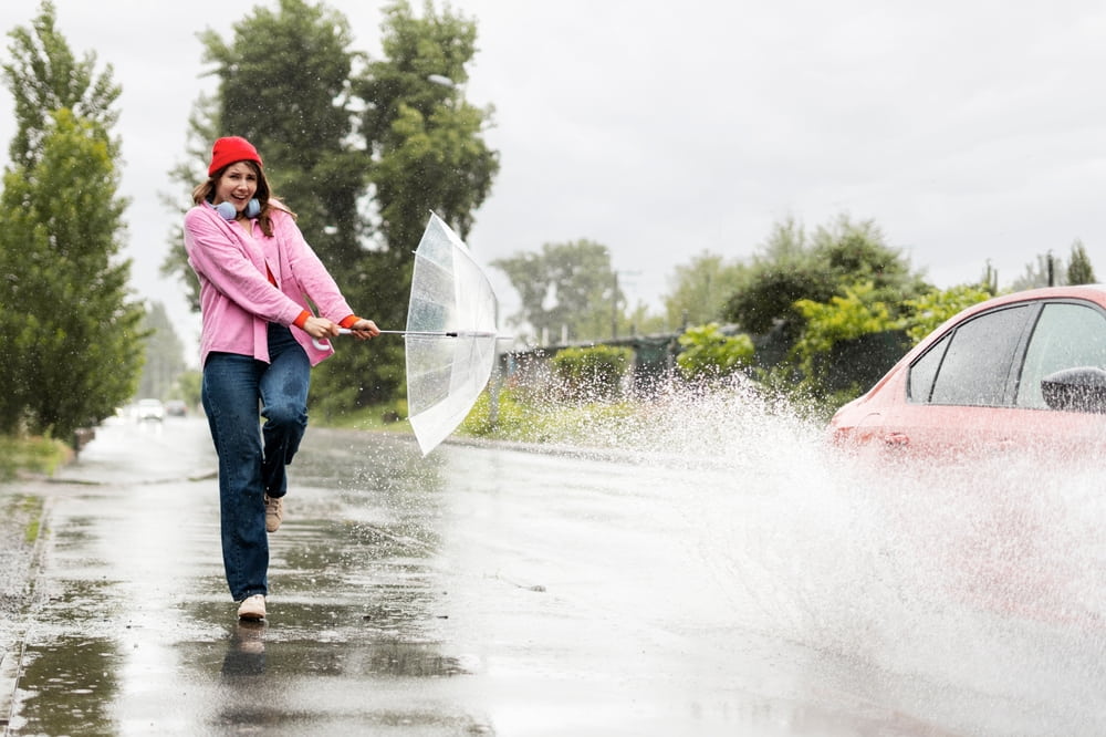 what can a pedestrian do if there is no sidewalk